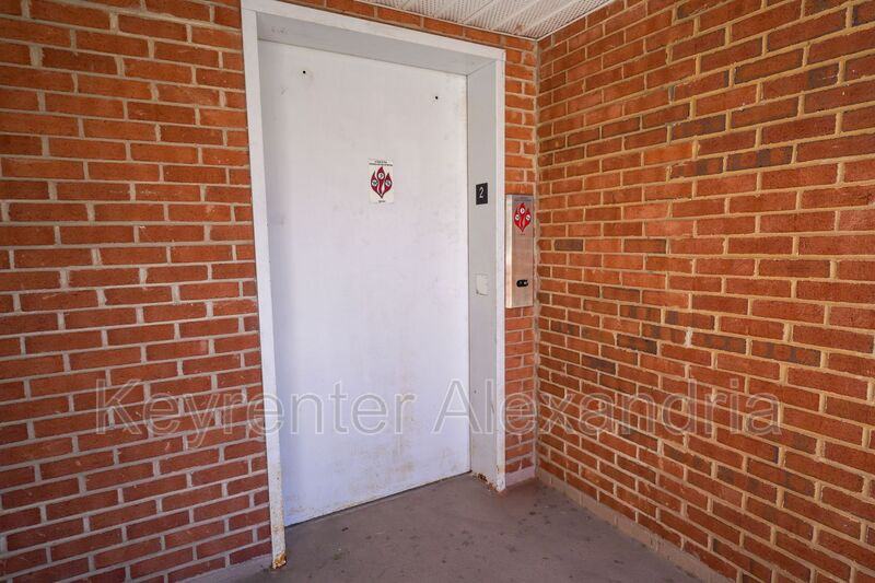 1107 N Taylor St #C - Photo 5 of 28