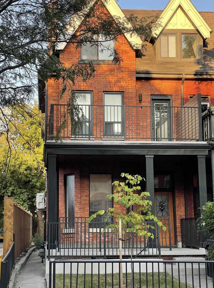 College St & Palmerston Ave - Photo 4 of 18