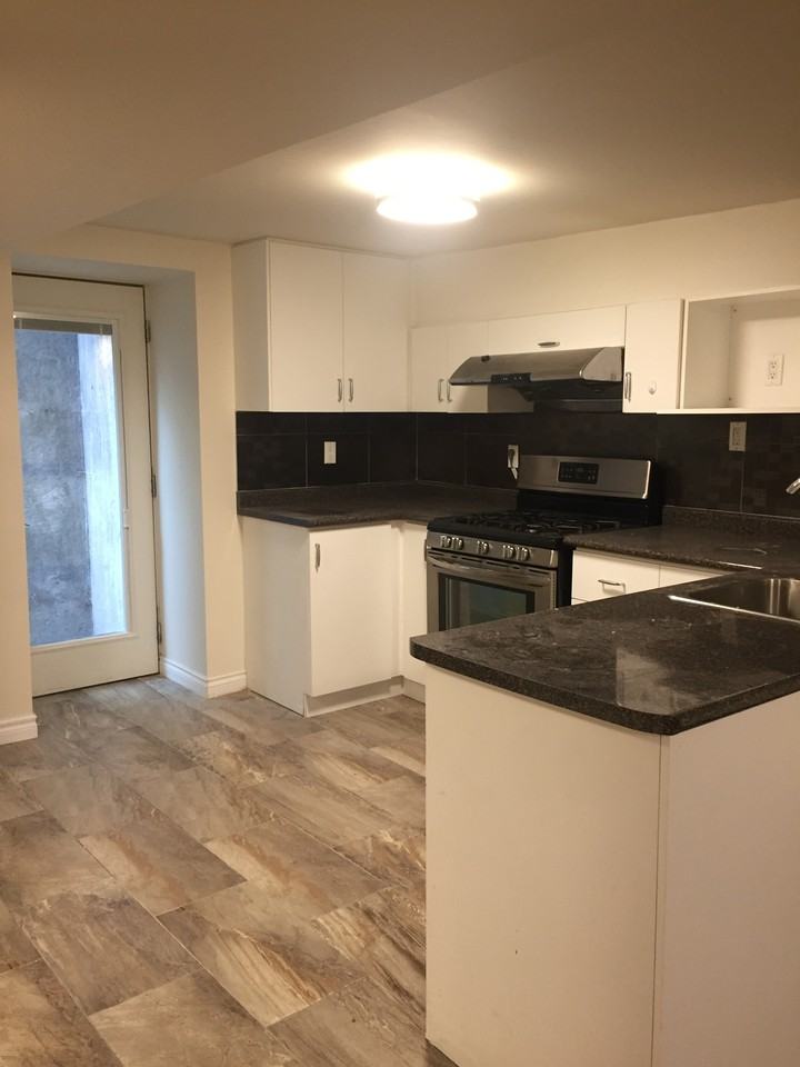 College St & Palmerston Ave - Photo 7 of 18