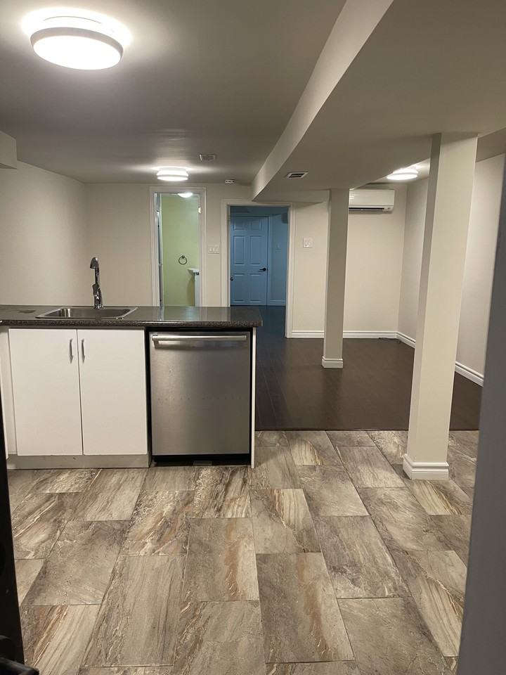 College St & Palmerston Ave - Photo 6 of 18