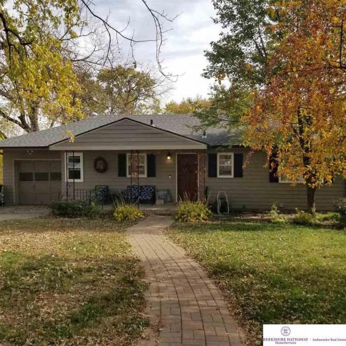 1129 N 88th St - Photo 2 of 17