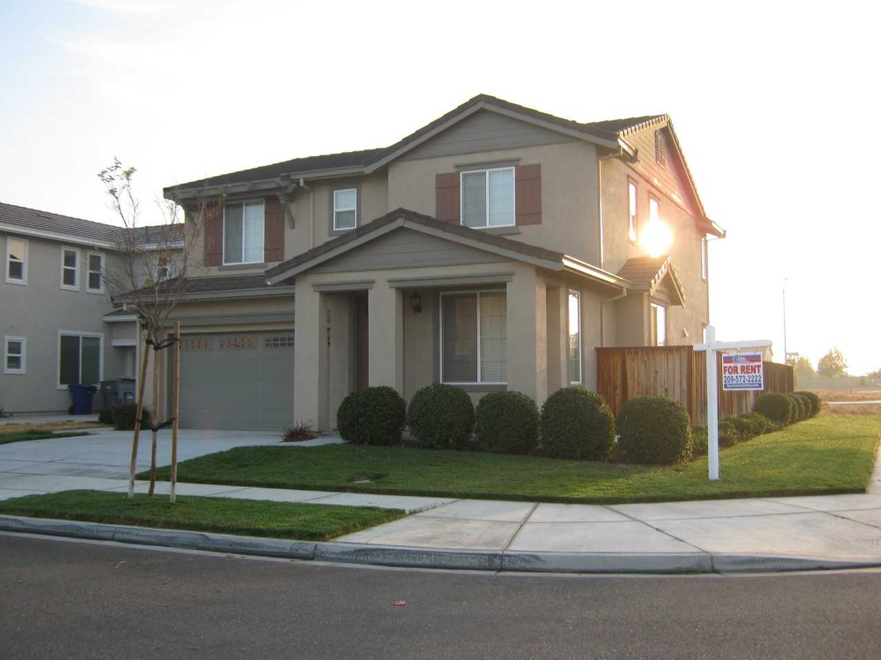 2032 Garland Ct - Photo 2 of 10