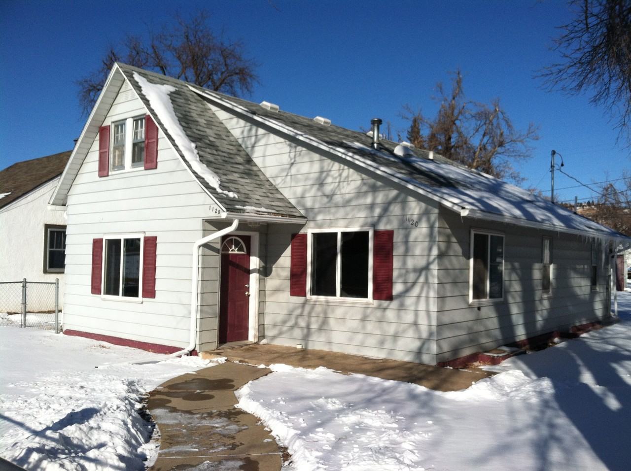 1120 N Canyon St - Photo 2 of 15