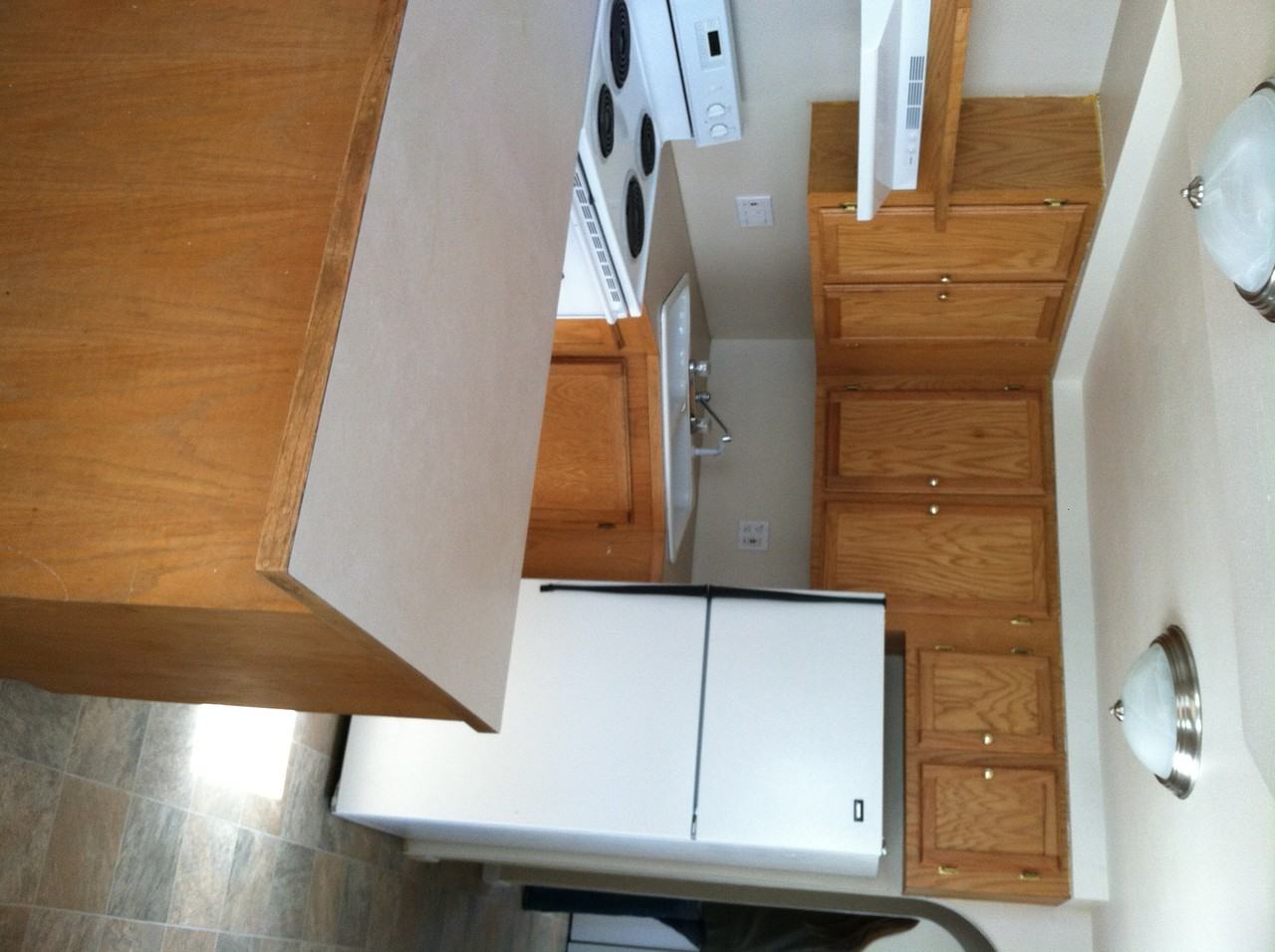 1120 N Canyon St - Photo 3 of 15