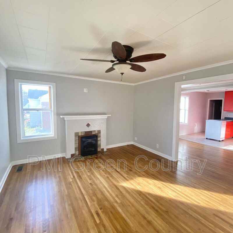 6411 E Pine Pl - Photo 3 of 14