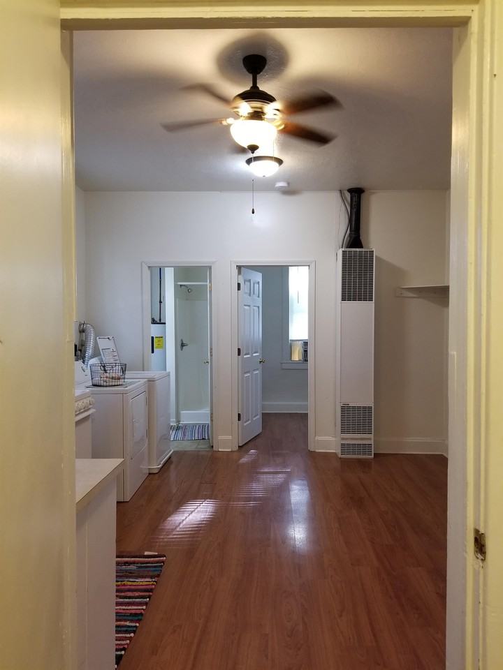 908 N 5th Ave #1 - Photo 2 of 3