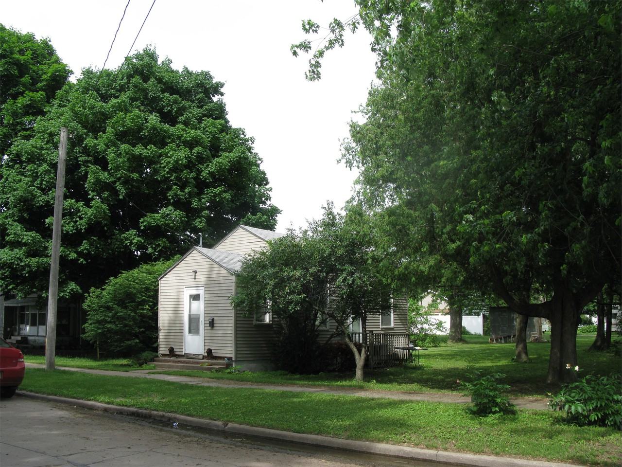 908 N 5th Ave #1 - Photo 3 of 3