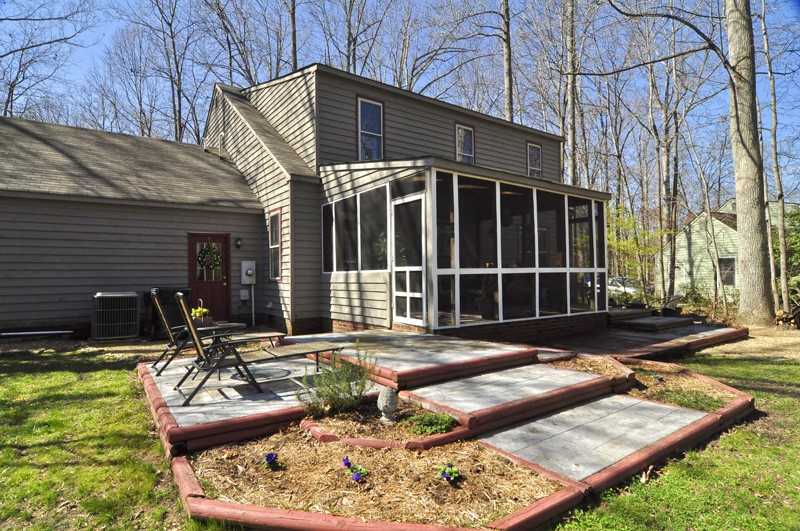 102 Warrens Pond Rd - Photo 2 of 11