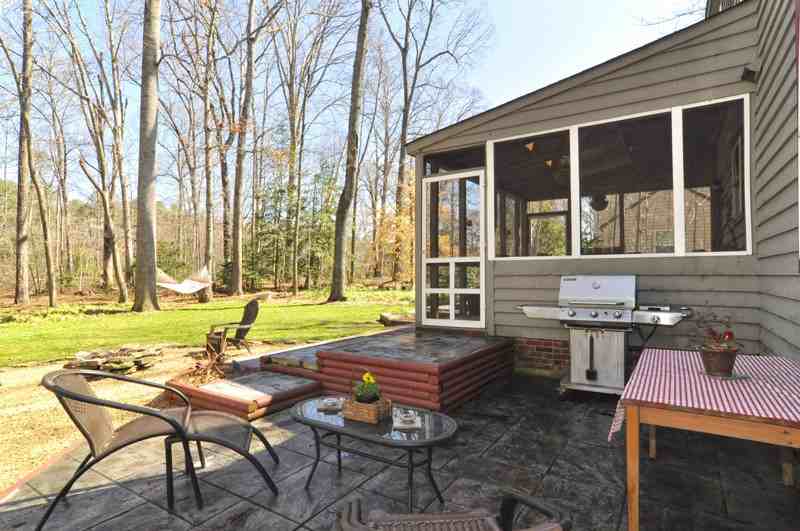 102 Warrens Pond Rd - Photo 3 of 11