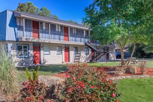 featured image of 101 Lazy Oaks St