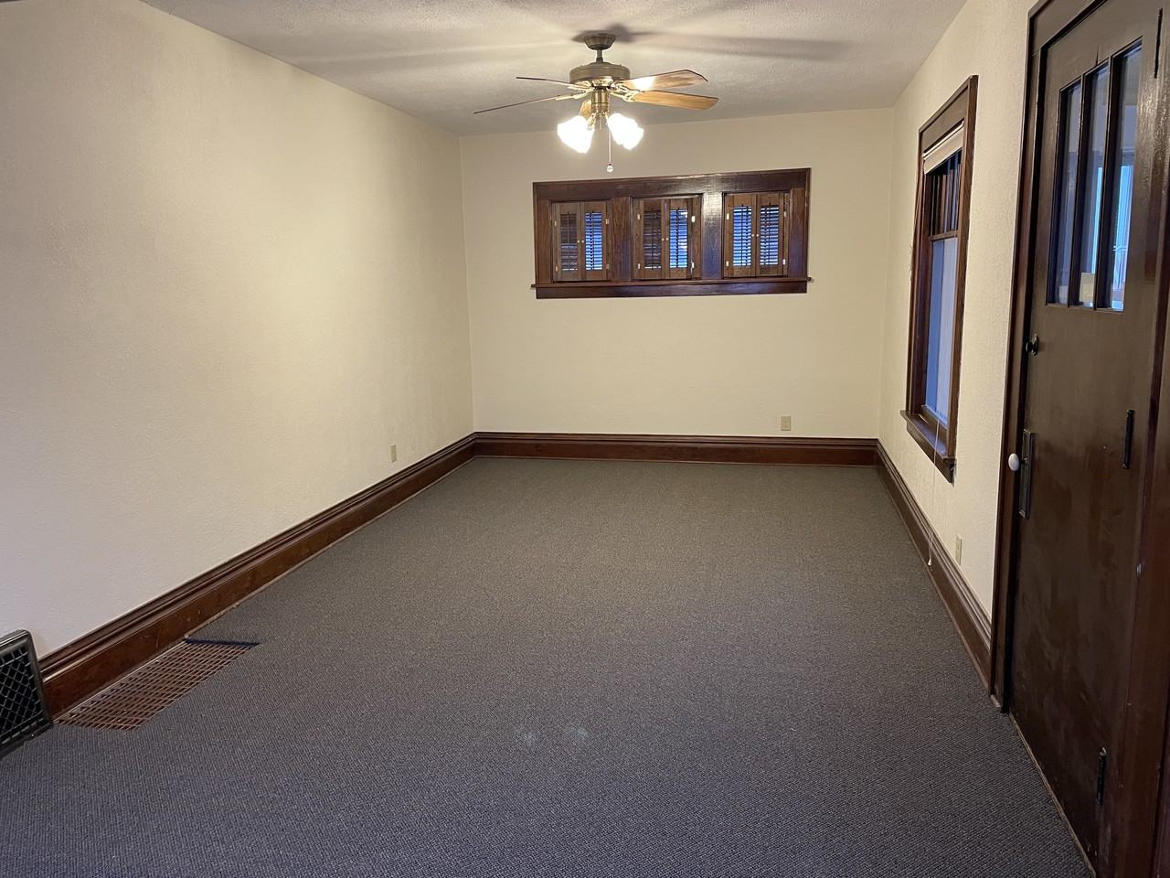 328 Maple St - Photo 3 of 23