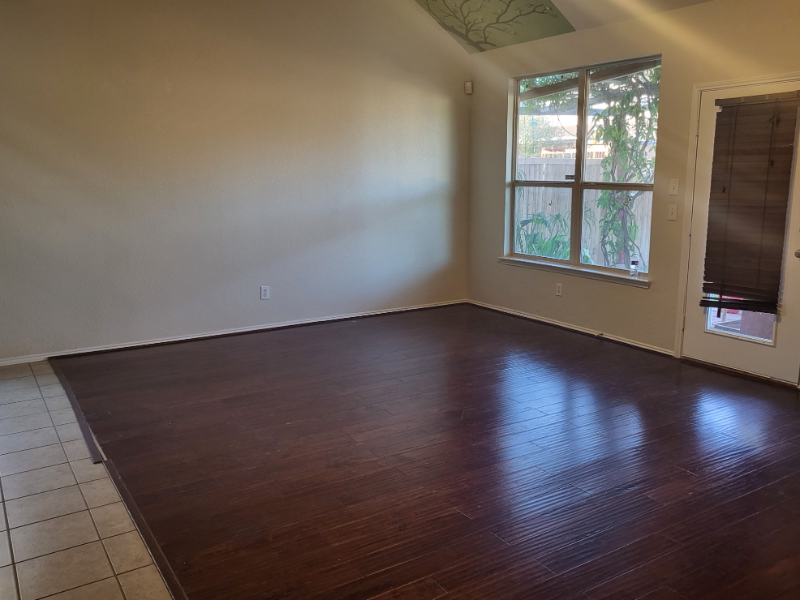 1421 Castlegar Ln - Photo 3 of 40