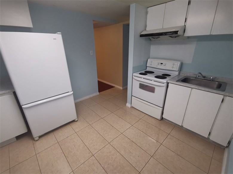 8040 Osgoode Drive - Photo 3 of 8