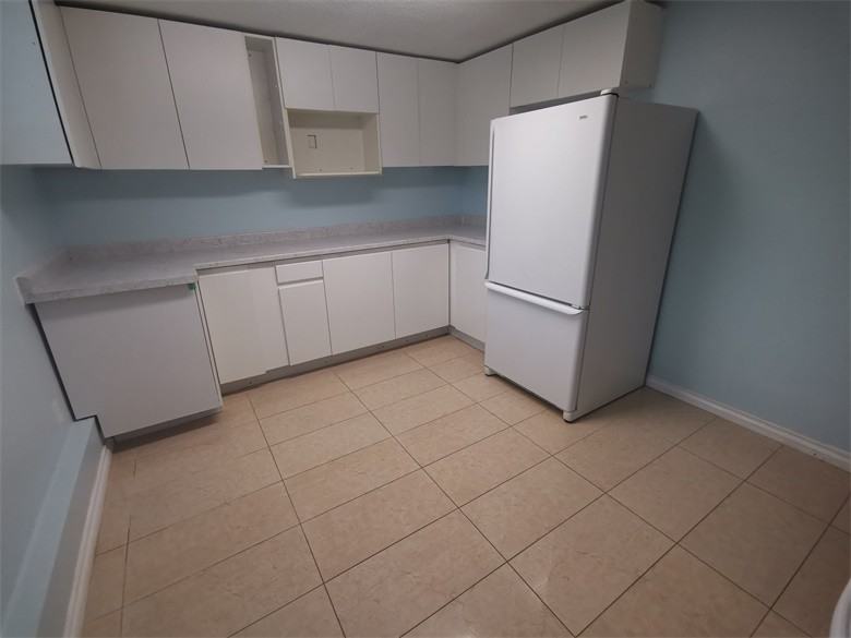 8040 Osgoode Drive - Photo 2 of 8