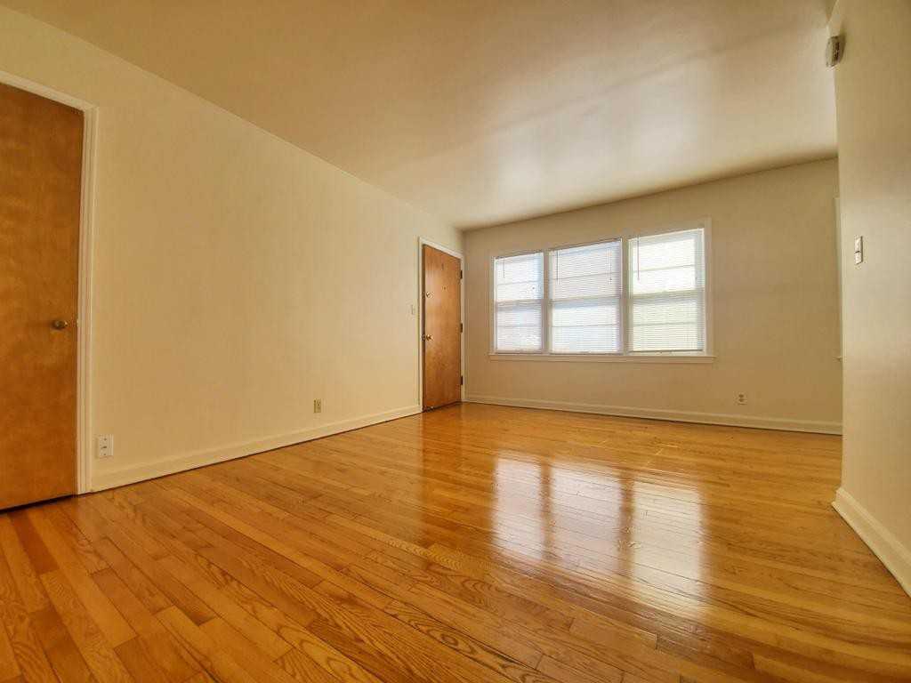 3822 W Oklahoma Ave #3 - Photo 3 of 17