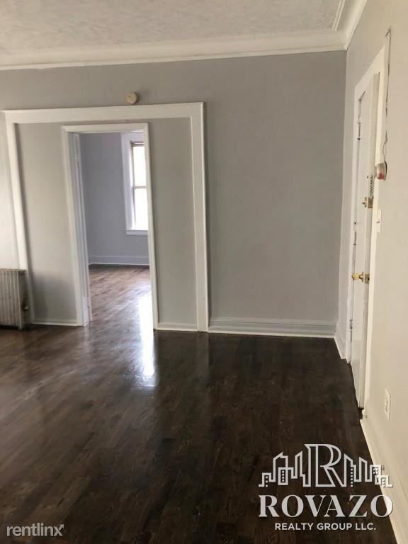 417-419 Leslie St - Photo 2 of 6