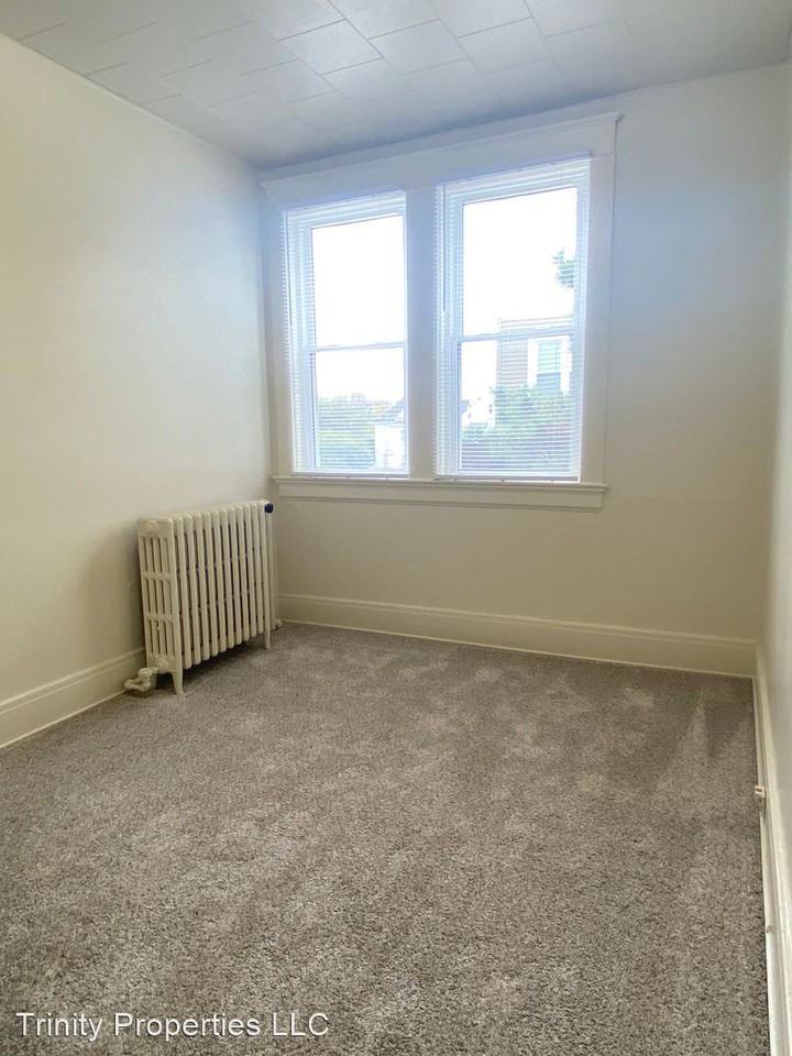 403 SW Huntoon St. - Photo 2 of 7