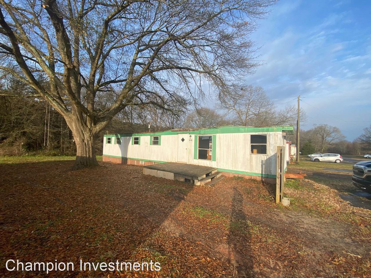 205 Ridgeway Dr - Photo 2 of 11