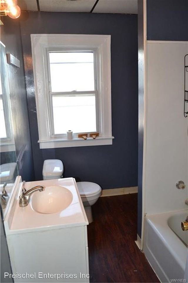 114 Lake Ave - Photo 3 of 9