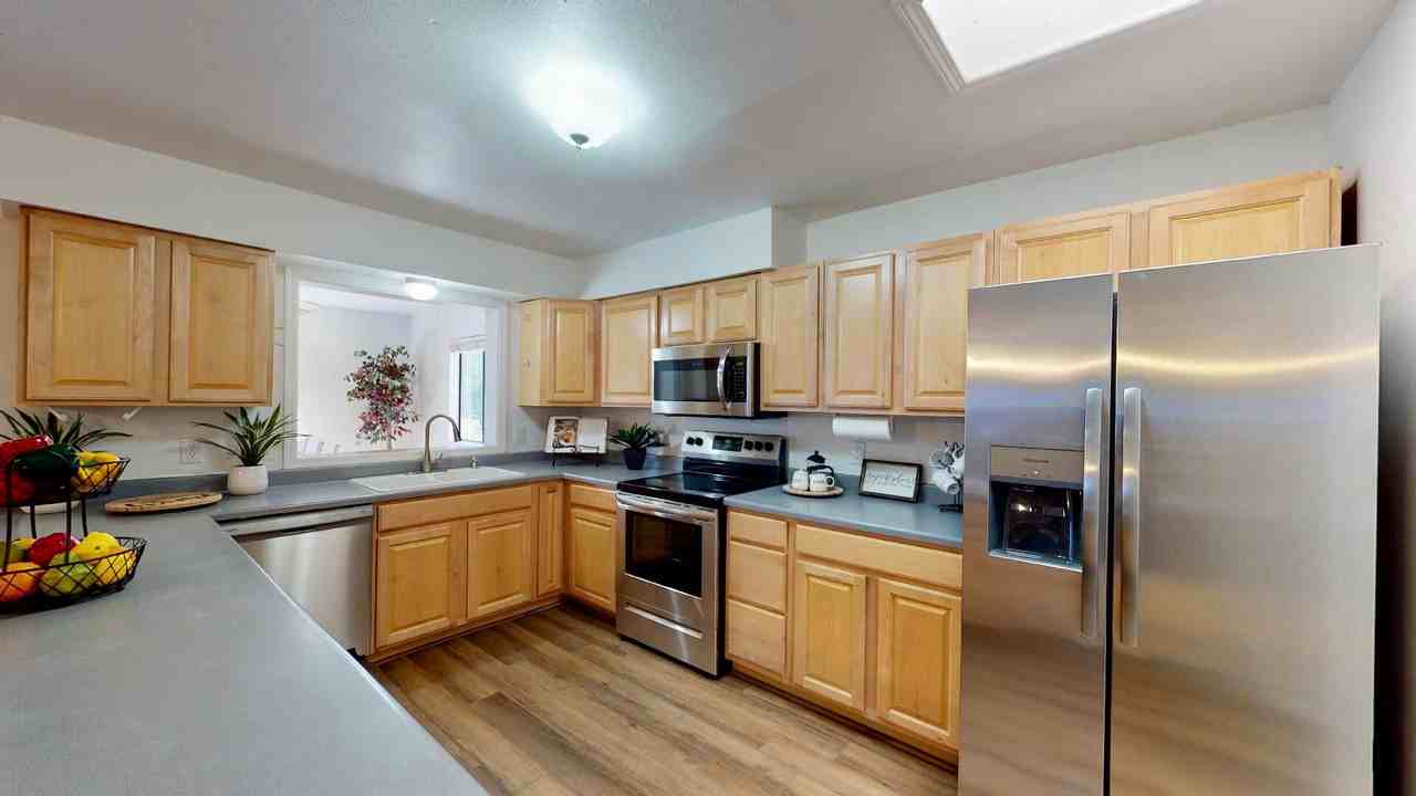 11900 Claremont Ave Ne - Photo 5 of 24