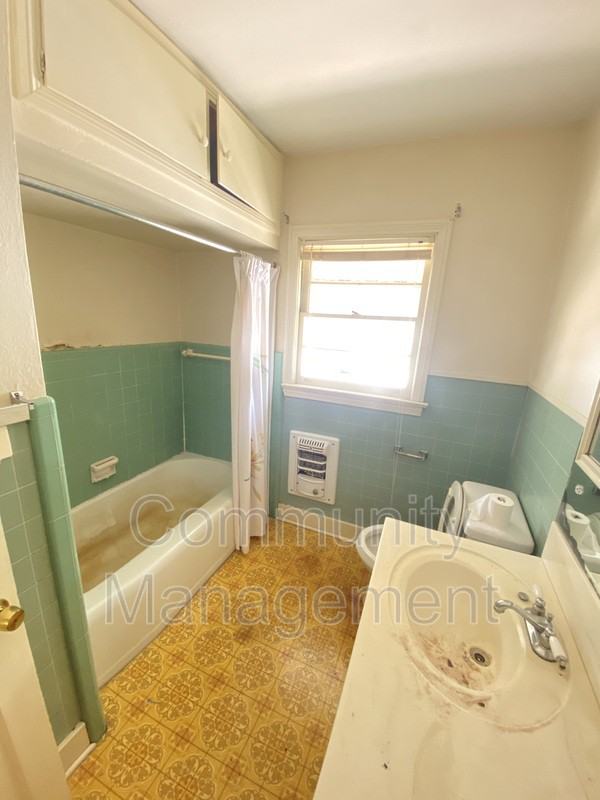 821 W Garfield St - Photo 4 of 10