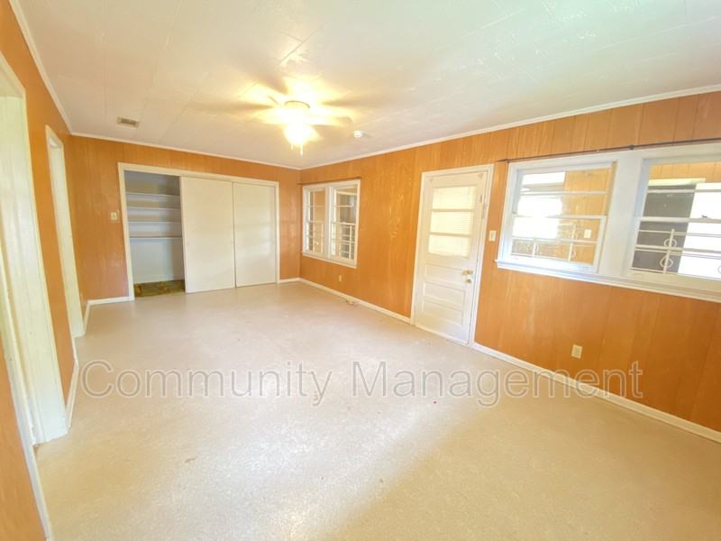 821 W Garfield St - Photo 7 of 10