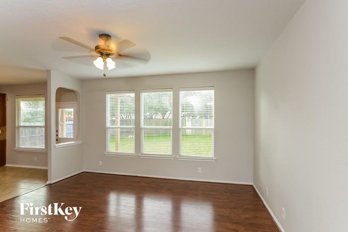 169 Katherine Way - Photo 3 of 15