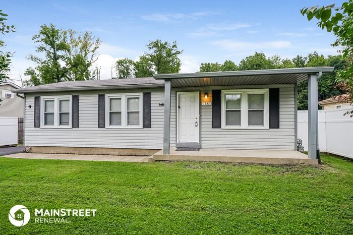 1233 Lipps Ln - Photo 2 of 16