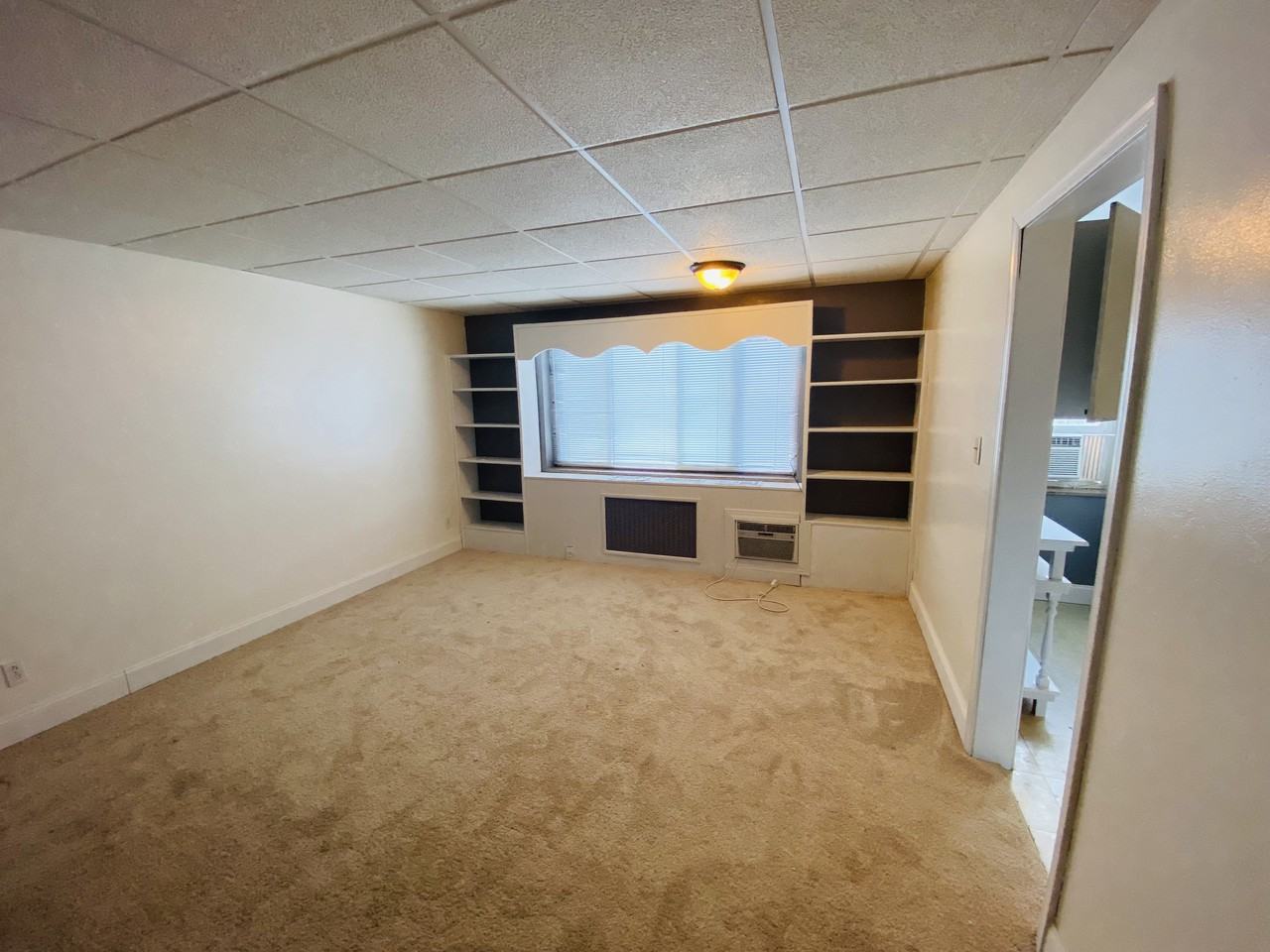 Berkeley Manor - Building C - Photo 2 of 11