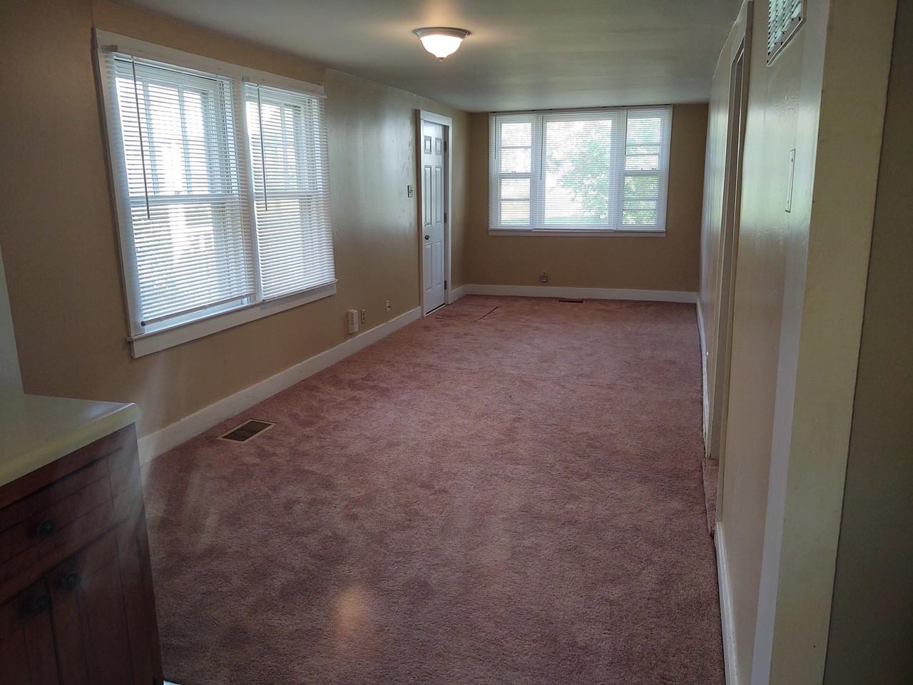 2400 Ridgecrest Dr - Photo 6 of 17