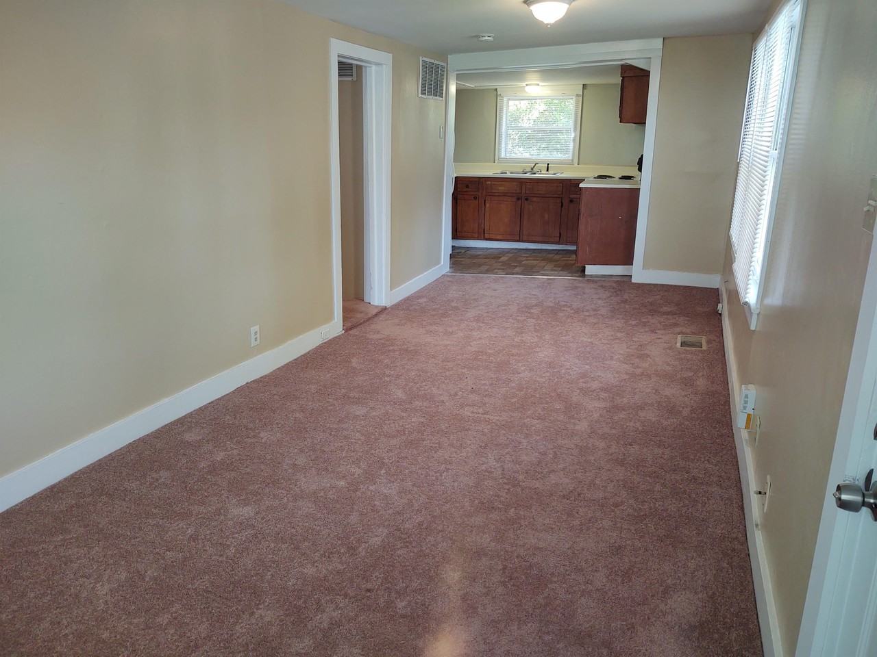 2400 Ridgecrest Dr - Photo 7 of 17