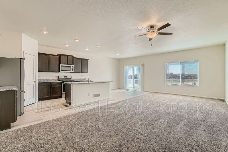 885 Emerald Lakes St - Photo 2 of 24