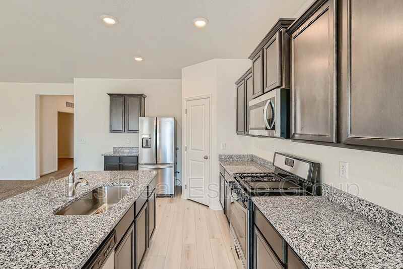 885 Emerald Lakes St - Photo 3 of 24