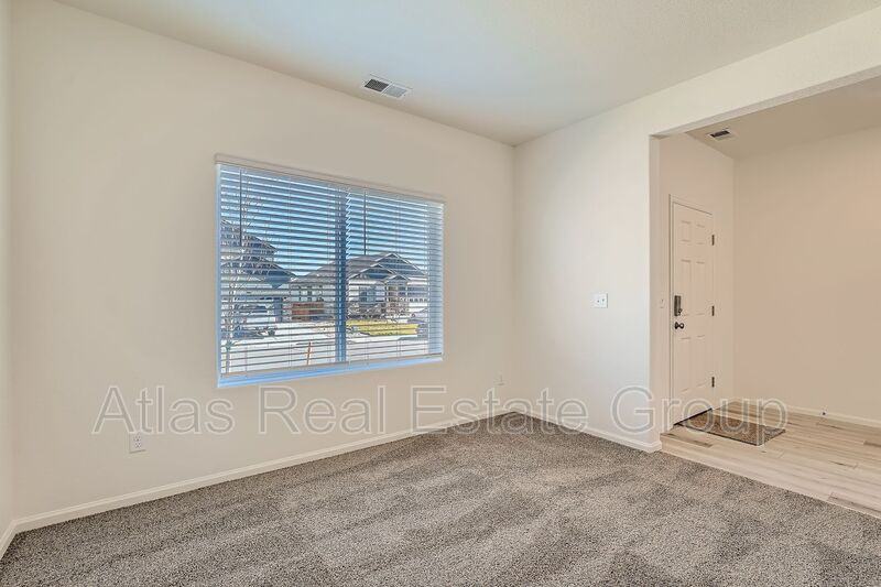 883 Emerald Lakes St - Photo 3 of 25