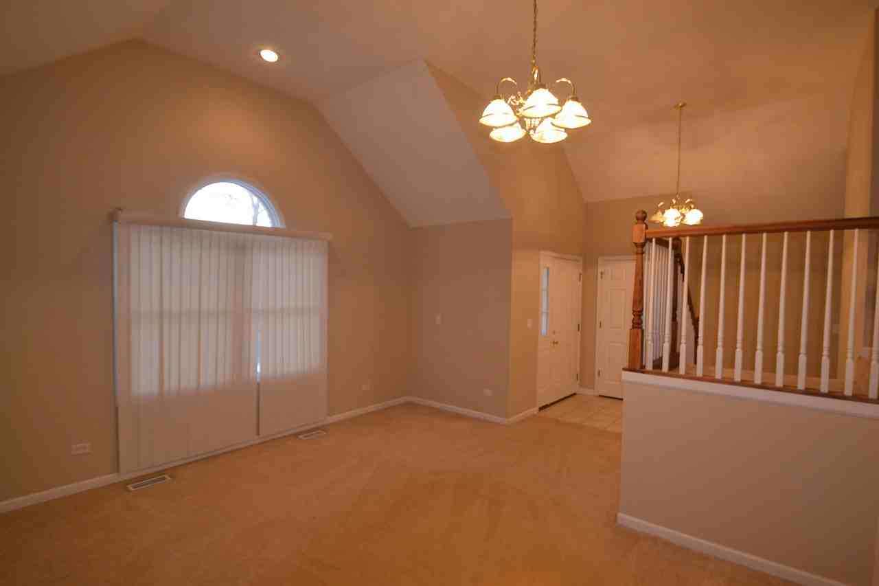 1027 Charlesworth Ave - Photo 3 of 8
