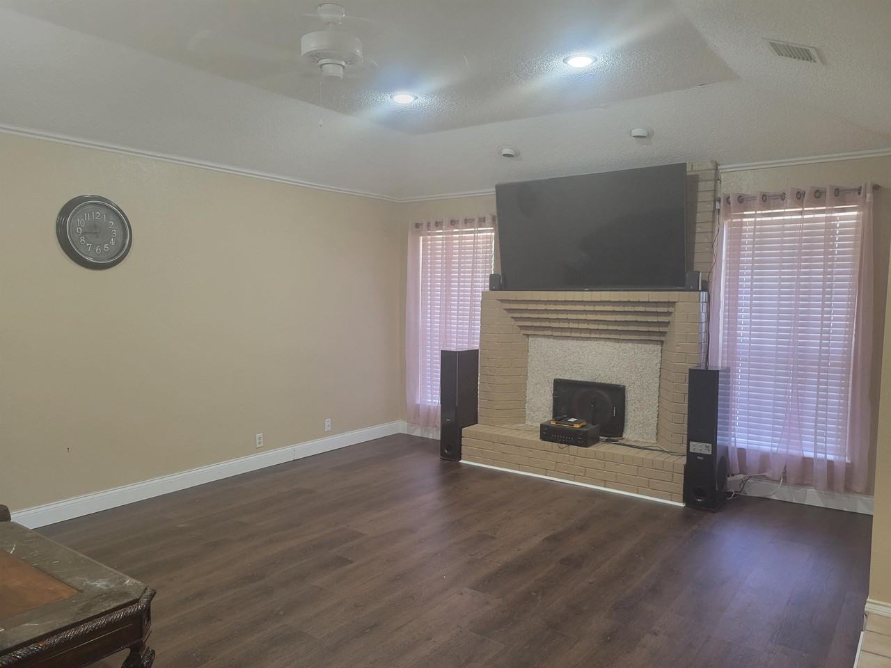 3603 Wedgwood St #1 - Photo 3 of 20