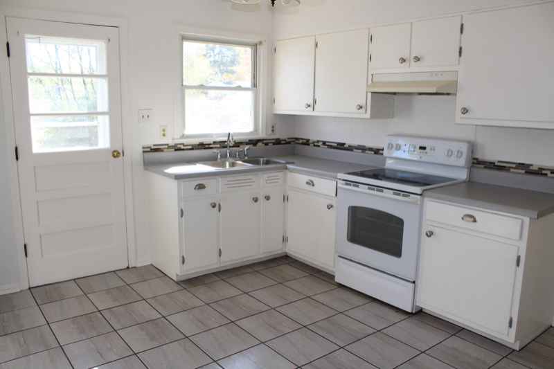 602 Stuart Dr - Photo 3 of 19