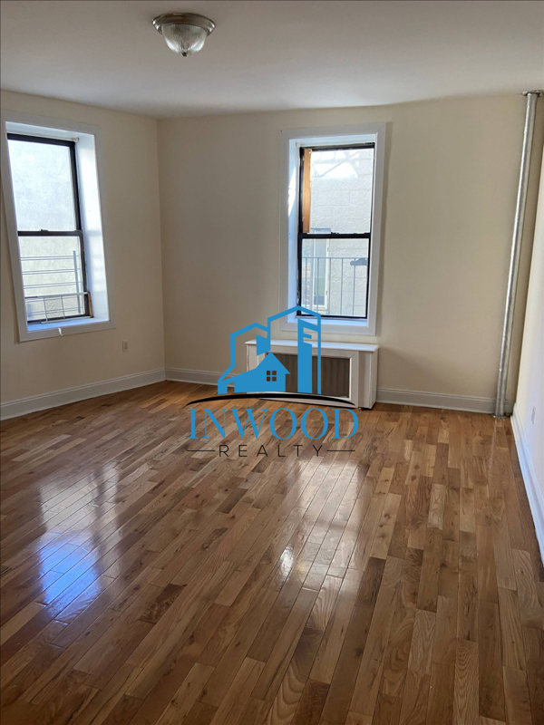 678 Waring Ave - Photo 3 of 5