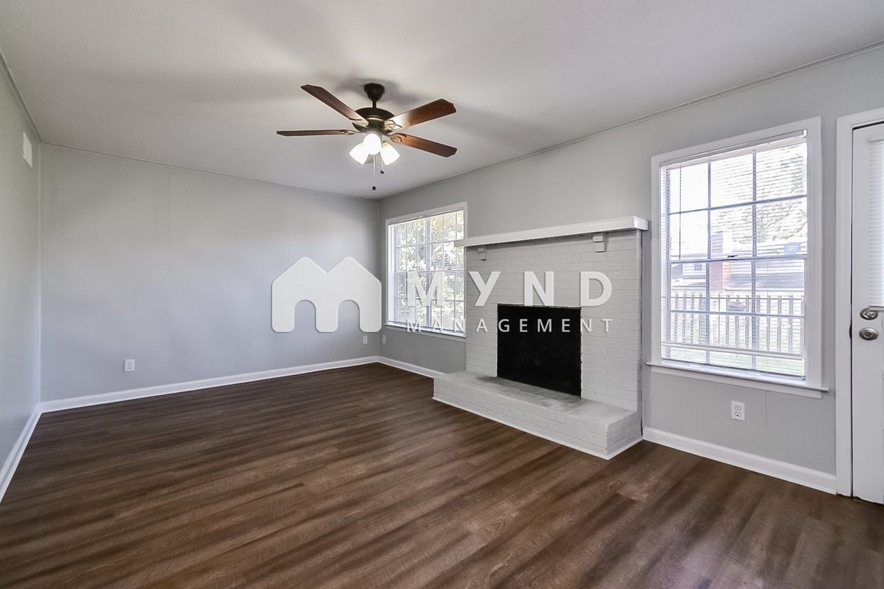2888 Baywood Dr - Photo 2 of 17