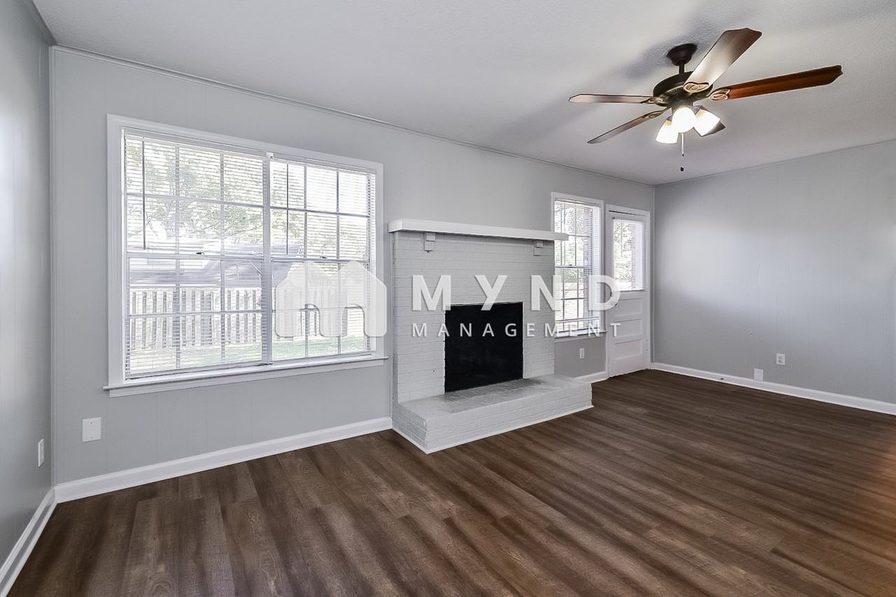 2888 Baywood Dr - Photo 3 of 17