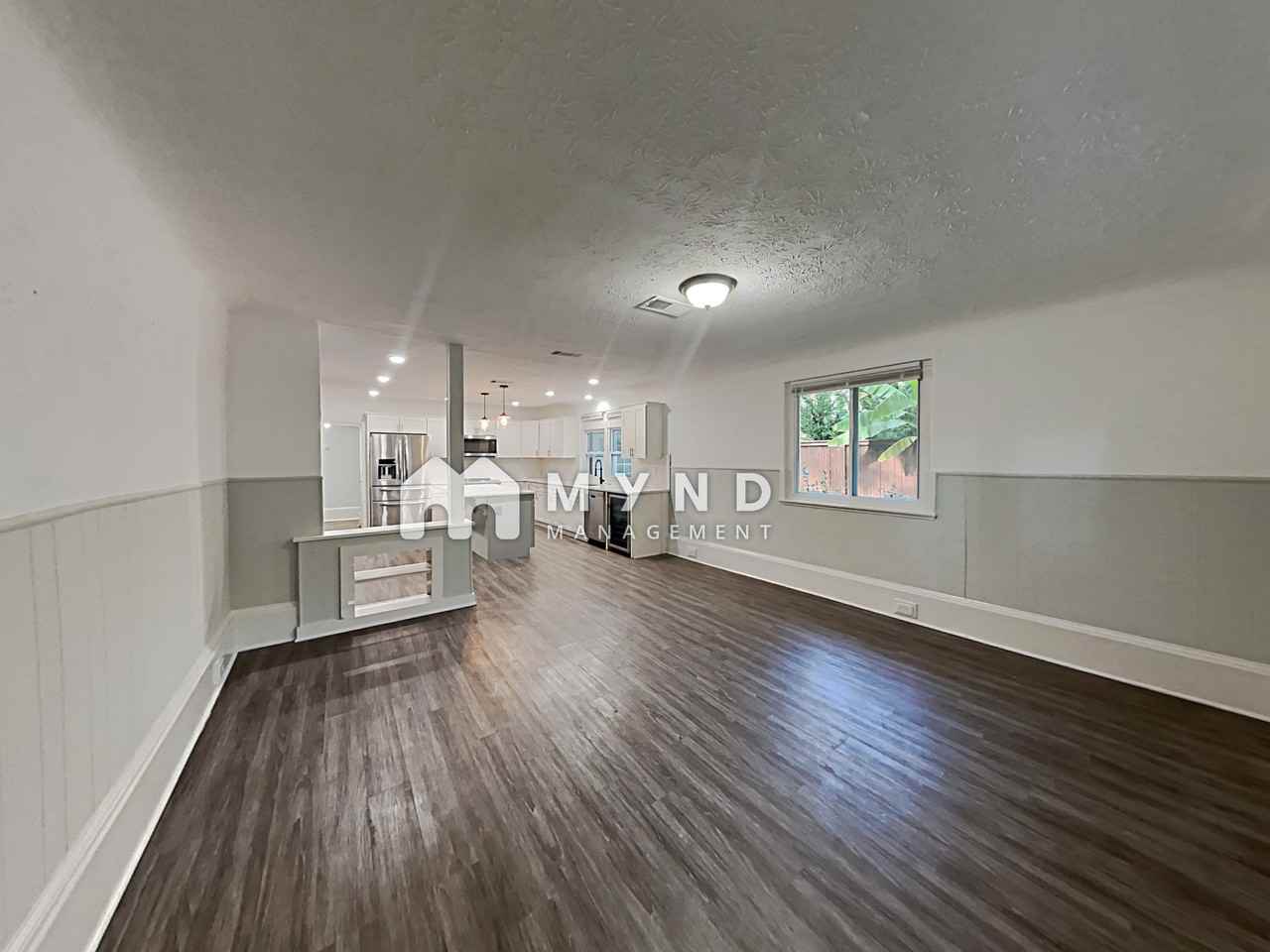 2653 Randall St - Photo 2 of 23