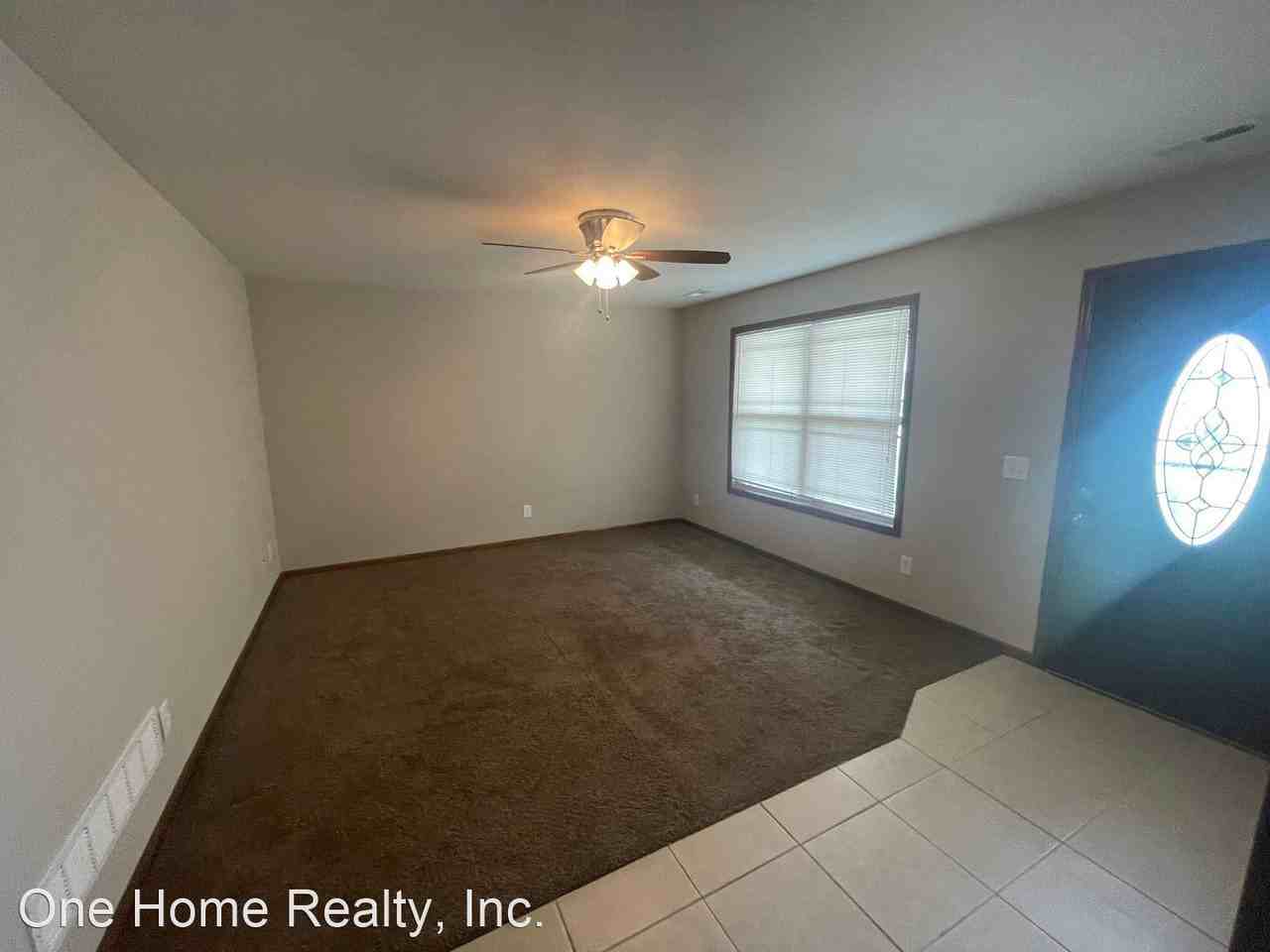 207 North Cypress - Photo 2 of 7