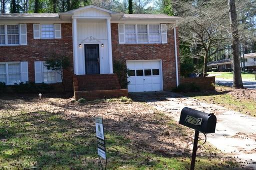 2752 Briarwood Blvd - Photo 3 of 9