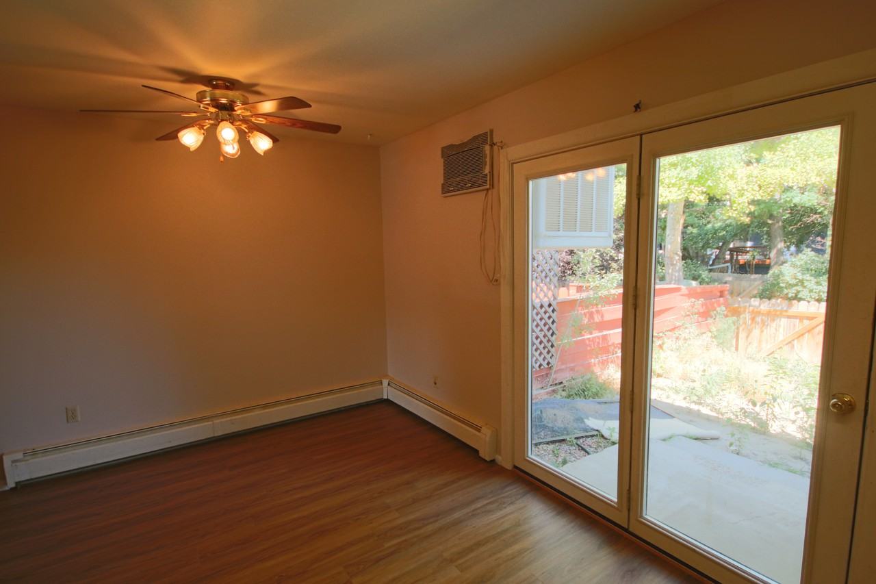 911 Meadow Lane Ave - Photo 3 of 8