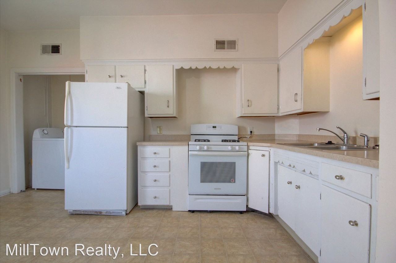 2004 E 12th St - Photo 2 of 24