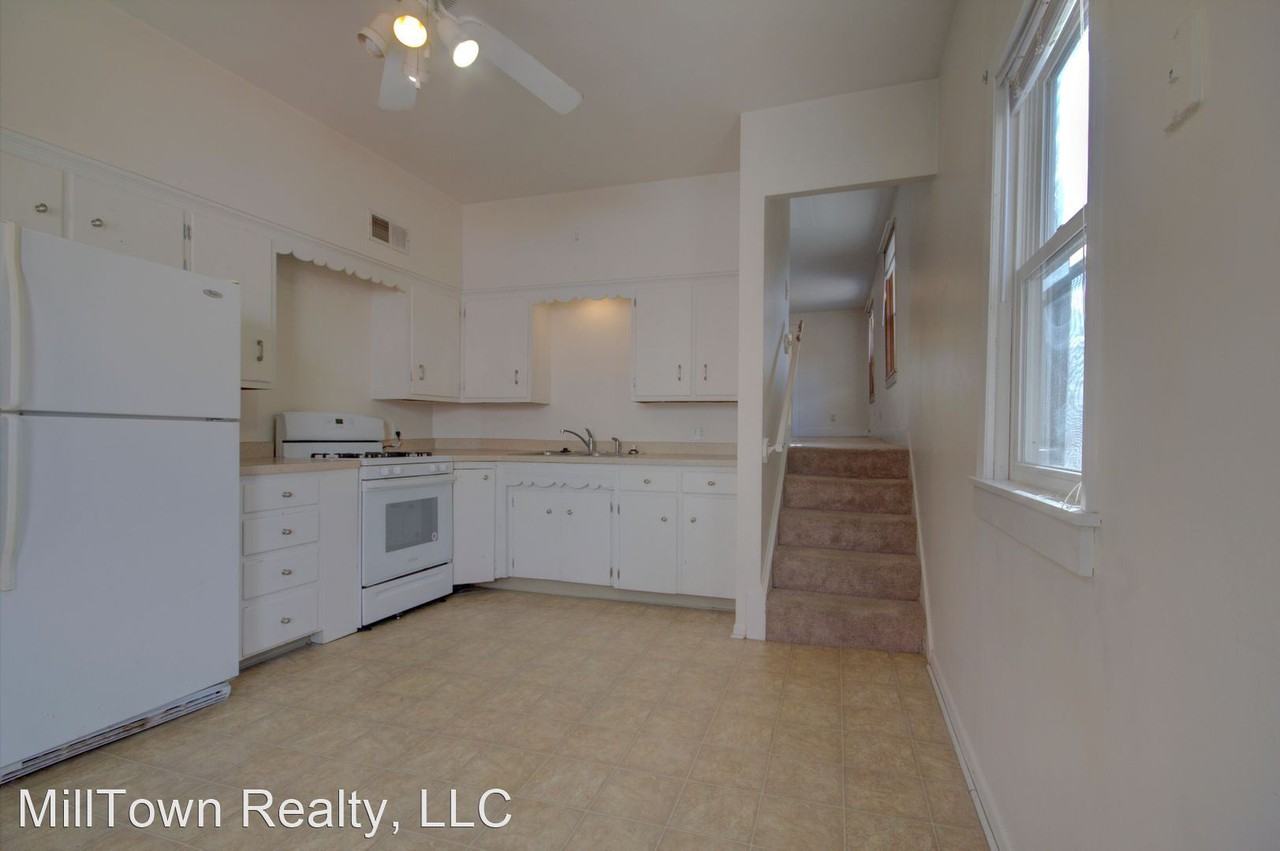 2004 E 12th St - Photo 3 of 24