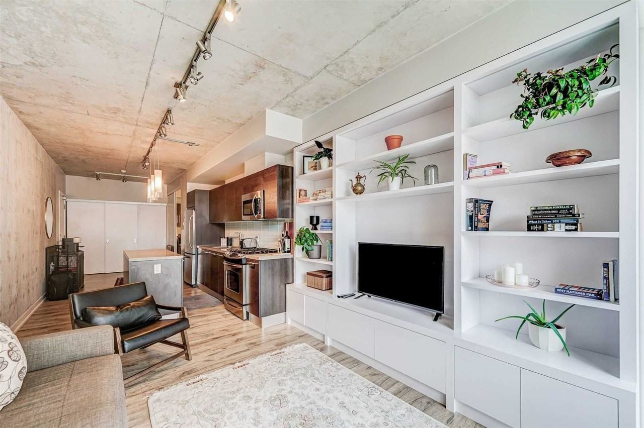 318 King St - Photo 2 of 20