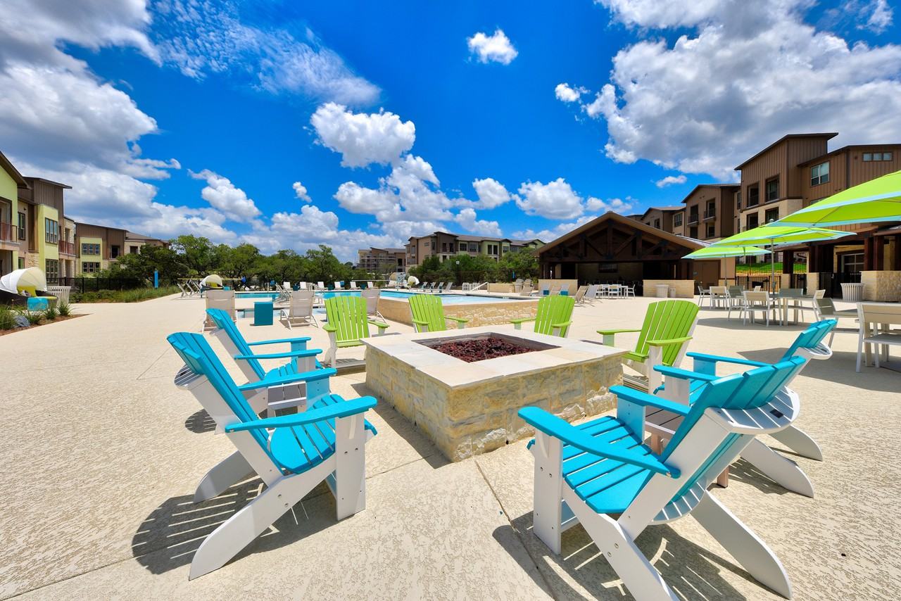 Estraya Westover Hills Apartments - Photo 4 of 34