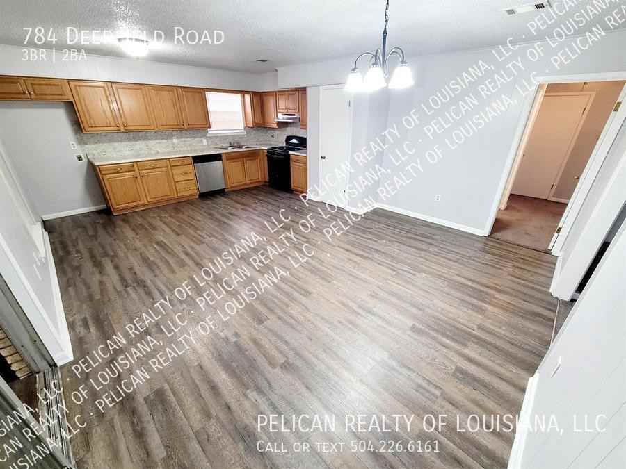 784 Deerfield Rd - Photo 3 of 13