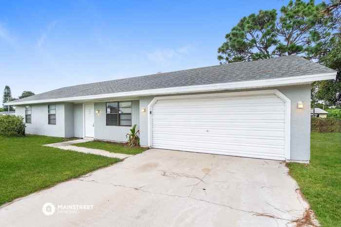 1941 Fallon Blvd Ne - Photo 3 of 17